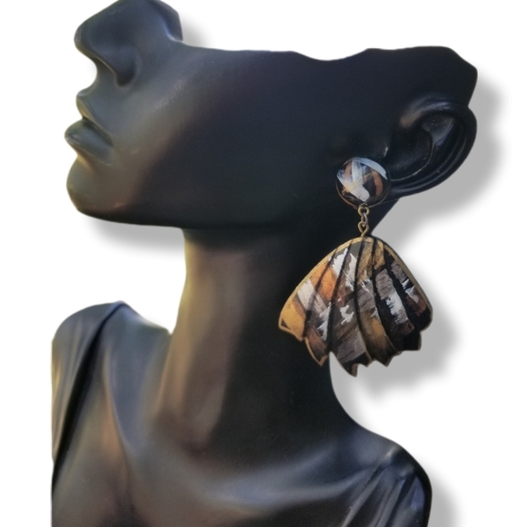 VINTAGE WOODEN ABSTRACT DESIGN DROP STYLE EARRINGS - Picture 3 of 6